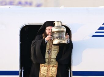 Πώς το Άγιο Φως θα έρθει φέτος στην Ελλάδα – Τα τέσσερα σενάρια