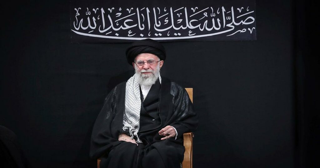 Ποιος «κάρφωσε» τον Χαμενεΐ; Οι πράκτορες της Μοσάντ ήξεραν ακόμη και σε ποια καρέκλα καθόταν ο ανώτατος Ιρανός ηγέτης