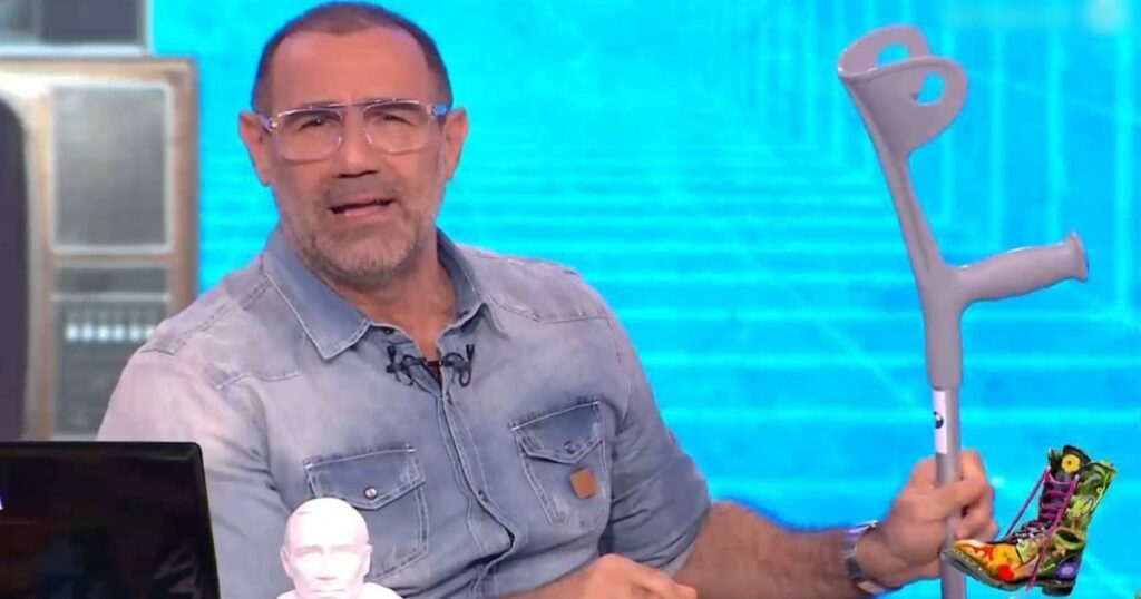 Αντώνης Κανάκης – Με πατερίτσα στον αέρα: «Πρώτη φορά στη ζωή μου έπαθα θλάση!»