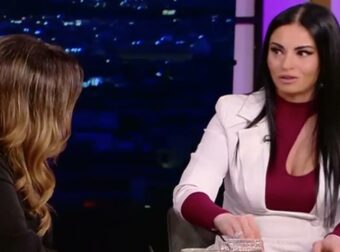 Δήμητρα Αλεξανδράκη – Αμηχανία με τη Σοφία Μουτίδου: «Τι σας πείραξε; Μέχρι πού φτάνει η γυναικεία αλληλεγγύη;»