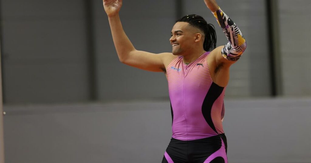 Εμμανουήλ Καραλής: Η στιγμή που μπαίνει στο στάδιο με το «Ferto» του Akyla (Βίντεο)