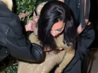 Κιμ Καρντάσιαν – «Έφαγε» τούμπα λίγο πριν την είσοδο στο after party των Όσκαρ