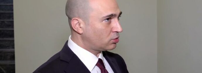 Κωνσταντίνος Μπογδάνος για Ντουμπάι: «Παράγουμε φουσκοχειλούδες ελαφρών ηθών influencers, όλοι ξέρουμε τι κάνουν εκεί»