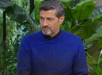 Κώστας Φαλελάκης: «Νομίζω ότι είμαι πιο δημοφιλής ως ΛΟΑΤΚΙ άτομο παρά ως ηθοποιός»