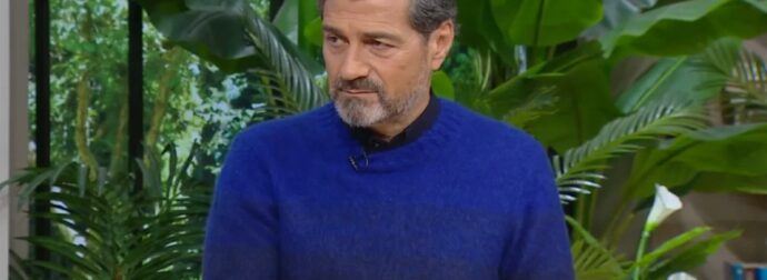 Κώστας Φαλελάκης: «Νομίζω ότι είμαι πιο δημοφιλής ως ΛΟΑΤΚΙ άτομο παρά ως ηθοποιός»