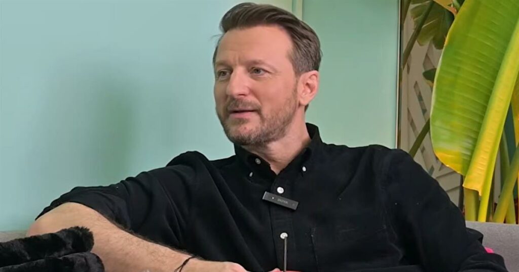 Κώστας Καραφώτης: «Θα επέλεγα 100 φορές να αργήσω να κάνω παιδί, για να βρω τον σωστό άνθρωπο» – Τι είπε για τη βάφτιση