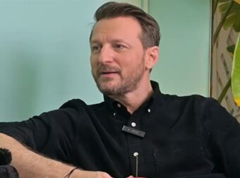 Κώστας Καραφώτης: «Θα επέλεγα 100 φορές να αργήσω να κάνω παιδί, για να βρω τον σωστό άνθρωπο» – Τι είπε για τη βάφτιση