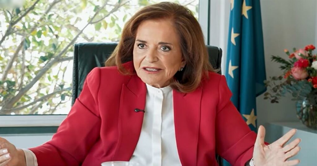 Ντόρα Μπακογιάννη: «Στα εγγόνια κάνω ό,τι θέλω – Η Αλεξία πήγε να μου επιβάλει κανόνες και της έκοψα τον βήχα»