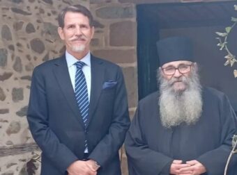 Στο Άγιον Όρος ο Παύλος Ντε Γκρες: Έψαλε το «Πατέρ Ημών» – Δείτε φωτογραφίες