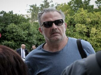 Πασχάλης Τσαρούχας: «Περπατούσα στην Αριστοτέλους με στρας, ζαρτιέρες και τακούνια! Το διασκέδαζα»