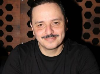 Τσουβέλας: Το περιστατικό σε παράστασή του – «Φεύγω από τη σκηνή και πάω στην κερκίδα, βούτηξα κάτω»