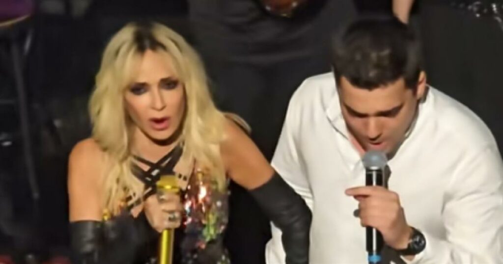 Άννα Βίσση: Όταν fan της ανέβηκε στη σκηνή και ξεσήκωσε τα πλήθη (Βίντεο)