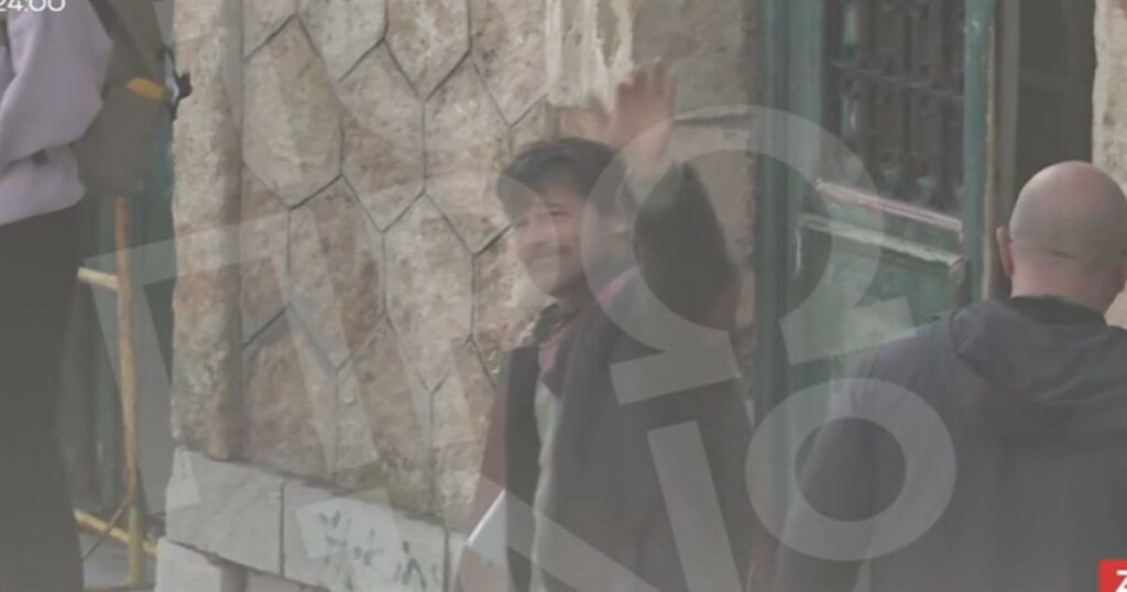 Μπραντ Πιτ: Στη Χαλκίδα για τα γυρίσματα της νέας του ταινίας – Η στιγμή που χαιρετάει στην κάμερα