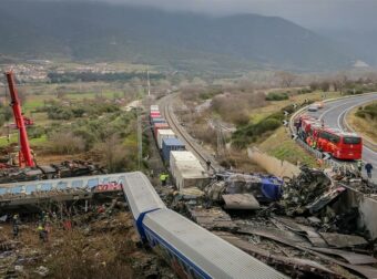 Διακοπή στη δίκη των Τεμπών: Η πρόεδρος έβαλε τα κλάματα και λιποθύμησε – «Συγγνώμη, δεν αισθάνομαι καλά»