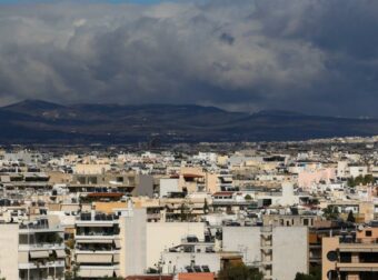 ΕΝΦΙΑ: Το «θρίλερ» με τα εκκαθαριστικά – Γιατί χιλιάδες ιδιοκτήτες έχασαν την έκπτωση 50% και πώς η ΑΑΔΕ τους εντοπίζει