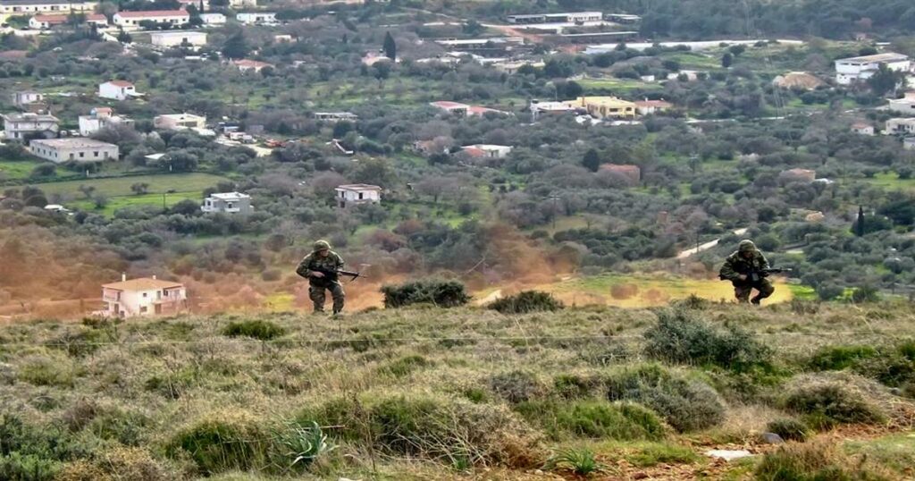 Έλληνες απαντούν για την επιστράτευση: «Το καθήκον μας καλεί» – «Δεν έχω κανένα λόγο να πολεμήσω»