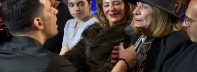 Θοδωρής Φέρρης: Η συγκινητική στιγμή που τραγούδησε με την μητέρα του στην σκηνή του J2US