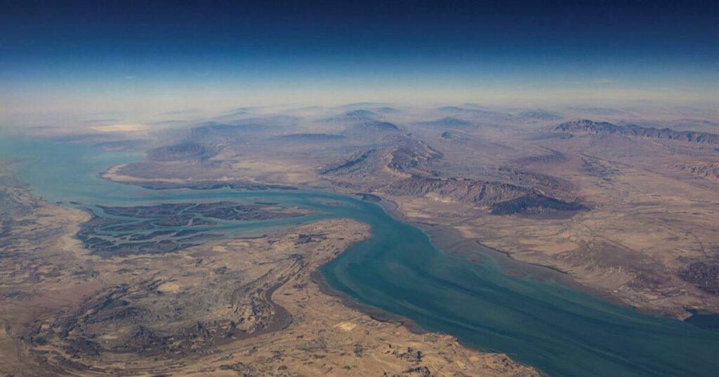 Ο Ντόναλντ Τραμπ σκέφτεται να καταλάβει τα Στενά του Ορμούζ: «Ο πόλεμος έχει σχεδόν ολοκληρωθεί» (video)