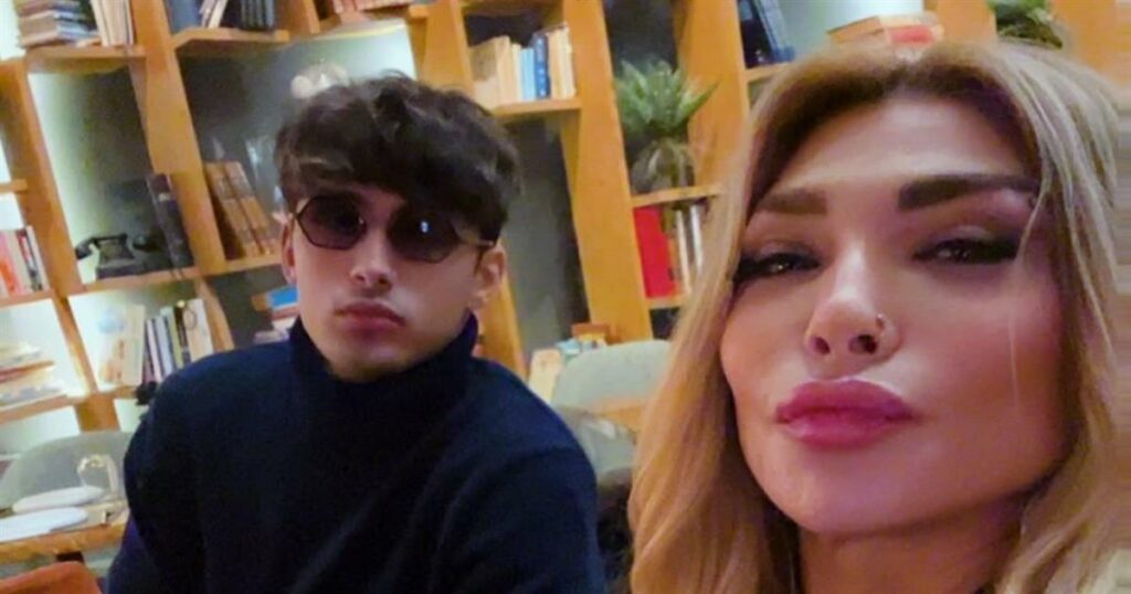 Αγγελική Ηλιάδη: Κι όμως! Ο γιος της δεν ήξερα τη Ρία Ελληνίδου – Η αντίδρασή του (Βίντεο)