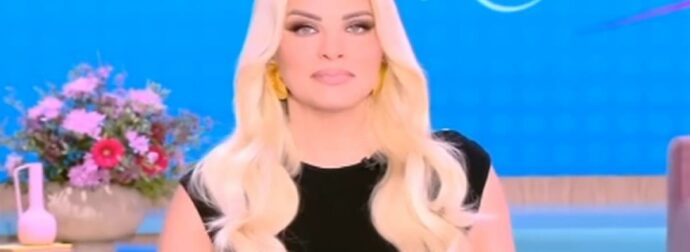 Κατερίνα Καινούργιου: Με μαύρα ρούχα στην τελευταία της εκπομπή στο Super Κατερίνα – Τι είπε