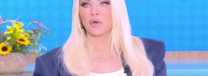 Κατερίνα Καινούργιου: «Μου έγραψε “έχω στην τράπεζα δέκα εκατομμύρια, και θέλω να στα αφήσω”»