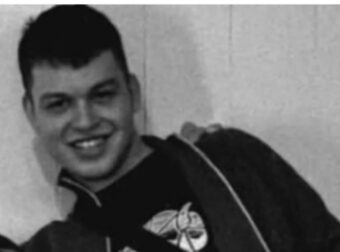 Η μητέρα του Κλεομένη εναντίον των κορακιών της Ελληνικής τηλεόρασης και των site – “Σκοτώνεται το παιδί μου κάθε μέρα”