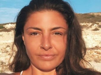 Δύσκολες ώρες για την Έλενα Παπαρίζου: Mεταφέρθηκε εσπευσμένα σε ιδιωτικό θεραπευτήριο – Ποια η κατάστασή της