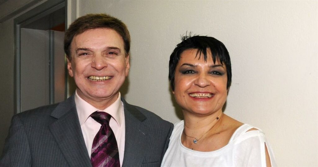 Κηδεία Γιώργου Μαρίνου: Το μπέρδεμα στο γραφείο τελετών με το στεφάνι της Κατιάνας Μπαλανίκα