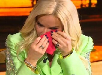 Moments: «Λύγισε» η Μπεκατώρου για τον θάνατο του πατέρα της – «Χάρηκα που πριν πεθάνει με είδε επιτυχημένη»