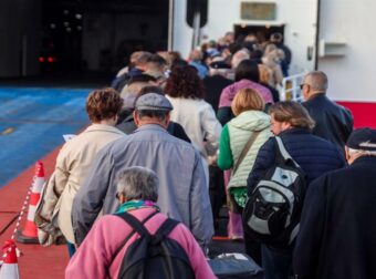 «Φρένο» στις αποδράσεις: Ανεβαίνουν καύσιμα και εισιτήρια – Πώς επηρεάζεται το Πάσχα στο χωριό