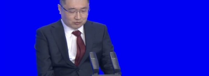 Ο «Mr. Shein» έκανε την πρώτη δημόσια εμφάνισή του: Ποιος είναι ο μυστηριώδης αυτοκράτορας της fast fashion