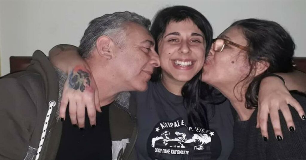 Σοκ και δέος η εξομολόγηση της Super Κικής για τους γονείς της: Κάνανε το εξωφρενικό και δίπλα στο παιδί τους – Τι είχε πει ξανά για τον πατέρα της;