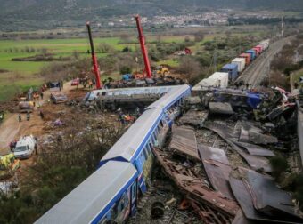 Δίκη Τεμπών: Η ώρα της αλήθειας για τους 57 νεκρούς – Στο εδώλιο 36 κατηγορούμενοι