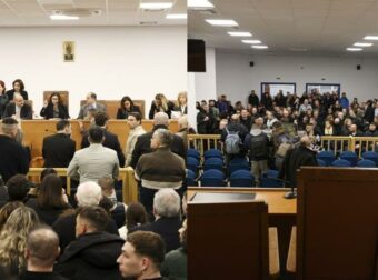 Δίκη για τα Τέμπη: Αυτές είναι οι αλλαγές στην αίθουσα μετά την κατακραυγή – Προστέθηκαν 100 θέσεις, δείτε βίντεο