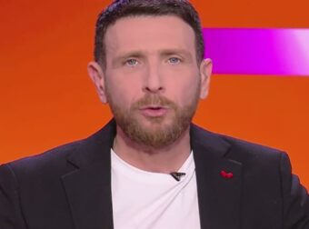 «Ψυχαγωγία… Κυριακάτικα»: Τα πρώτα λόγια του Θανάση Πάτρα – «Είμαστε εδώ να φωτίσουμε τα βράδια σας»