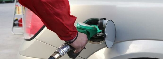 Ουρές από το πρωί στα βενζινάδικα λόγω φόβου ανατιμήσεων – «Εξαντλείται η αμόλυβδη» λέει η Ένωση Βενζινοπωλών