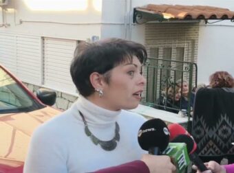 Φρικτές σκηνές: Φώναζαν βοήθεια ενώ καίγονταν ζωντανές μαμά και κόρη – «Είδα τη γυναίκα να καίγεται στην αυλή» (video)