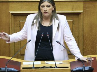 «Όξω βρωμο-ρακούν»: Ο επικός χαιρετισμός on air στη Ζωή Κωνσταντοπούλου