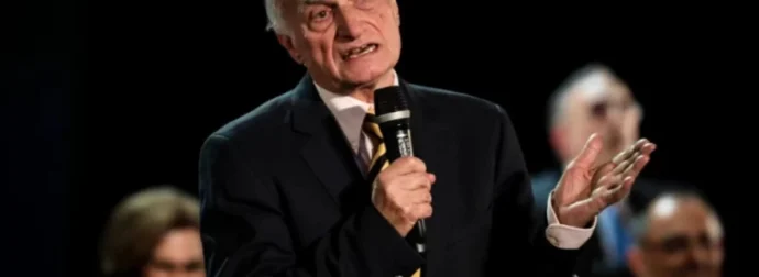 Μανώλης Μαυρομμάτης: Εξιτήριο από το κέντρο αποκατάστασης – Στο πλευρό του ο γιος του μετά την απώλεια της συζύγου του