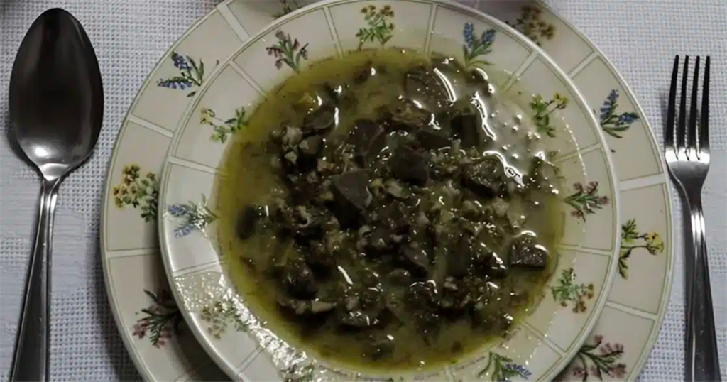 Όλοι την τρώμε αλλά κανένας δεν ξέρει τι σημαίνει – Τι συμβολίζει η μαγειρίτσα το Μεγάλο Σάββατο