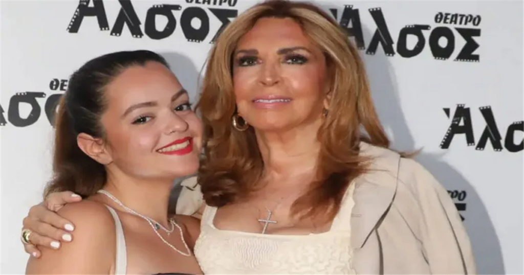 Μιμή Ντενίση: Πάσχα στο εξοχικό με τη πανέμορφη Μαριτίνα – Ο κήπος, η πισίνα και το τραπέζι που έκλεψαν τις εντυπώσεις