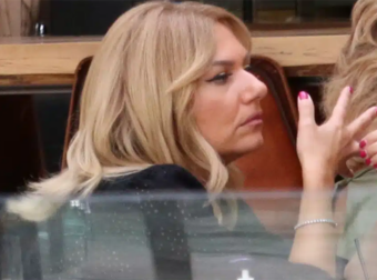 Μόλις μαθεύτηκε – Ράκος η Μεσσαροπούλου έξω από την ΜΕΘ που νοσηλεύεται ο Μυλωνάκης – Οι κινήσεις της