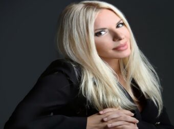 Η Αννίτα Πάνια κλείνει τα 56: Ο πασίγνωστος άντρας που κρύβει, το διαζύγιο και ο  κούκλος 18χρονος γιος