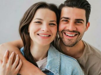 7 πράγματα που κάνει ένας άντρας στο κρεβάτι μόνο όταν αγαπάει μια γυναίκα