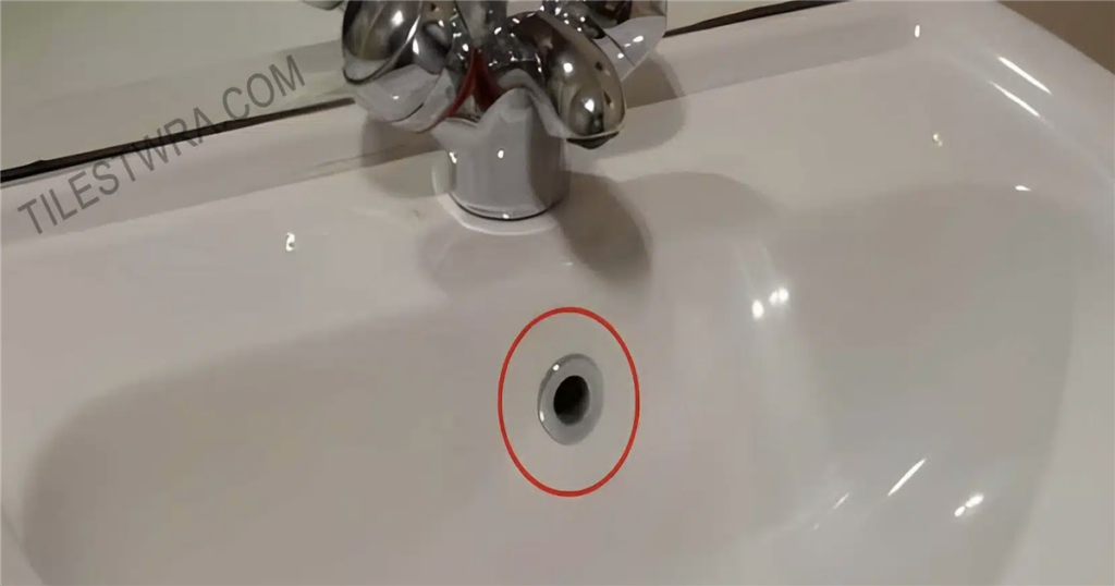Λίγοι γνωρίζουν γιατί υπάρχει αυτή η σημαντική μικρή τρύπα στον νεροχύτη