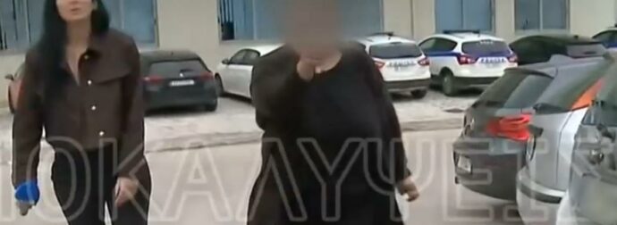 Χαμός στην Κεφαλονιά: «Θα στην σπάσω!» – Η μητέρα του αρσιβαρίστα επιτέθηκε σε κάμερα του ΑΝΤ1