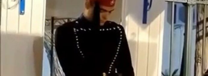 Η μοναδική φορά που οι Εύζωνες κατεβάζουν το κεφάλι είναι στον Επιτάφιο – Δείτε ένα ανεπανάληπτο βίντεο