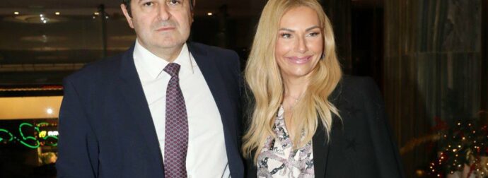 Αγωνία για τον Γιώργο Μυλωνάκη: Ξεκίνησε η σταδιακή αφύπνιση – Παραμένει στη ΜΕΘ με την Τίνα Μεσσαροπούλου στο πλευρό του