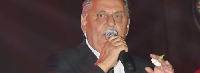 Viral στιγμιότυπο: Ο Ζαφείρης Μελάς διακόπτει το live και αφήνει το κοινό άφωνο – Τι συνέβη (Βίντεο)