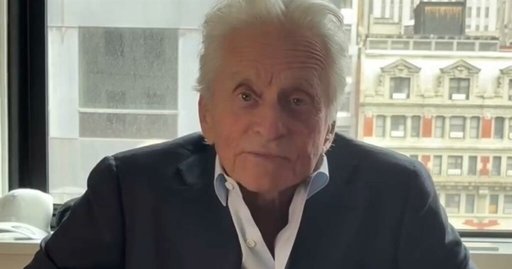 Μάικλ Ντάγκλας: Αγνώριστος ο θρύλος του Χόλιγουντ – Η εικόνα που προκάλεσε σοκ (Βίντεο)